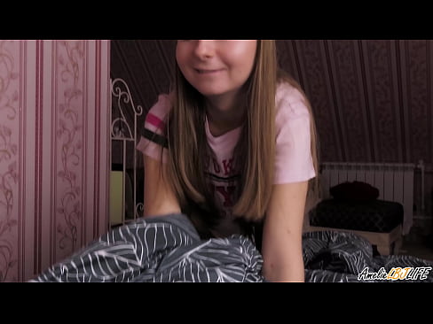 ❤️ Blondie souse BFF li a pwofondman epi li pran kom nan bouch li ❌ Porno nan nou